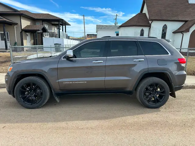 2015 Jeep Grand Cherokee Limited w/ aftermarket rims & New Tires