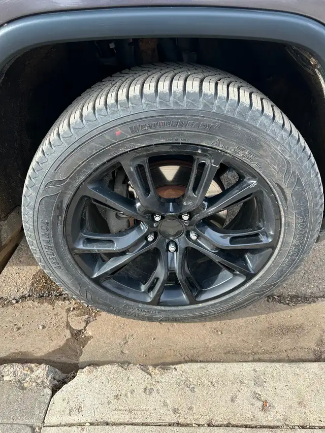 2015 Jeep Grand Cherokee Limited w/ aftermarket rims & New Tires - Photo 8