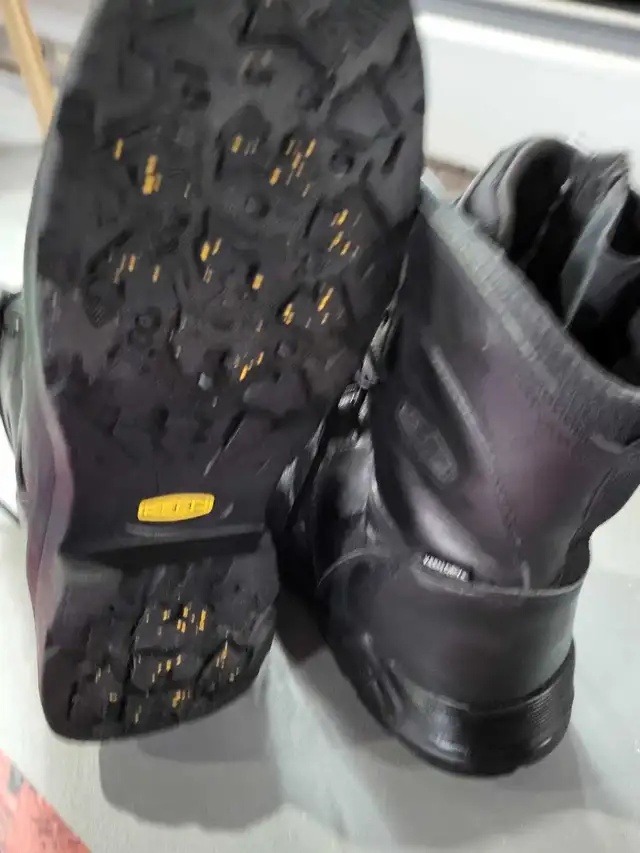 work boots - Photo 2