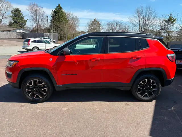 2019 Jeep Compass Trailhawk 4x4! Backup Camera! Htd. Seats! - Photo 4