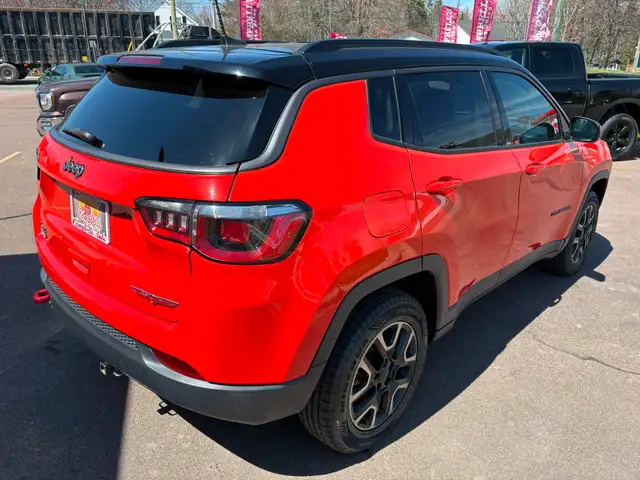 2019 Jeep Compass Trailhawk 4x4! Backup Camera! Htd. Seats! - Photo 6