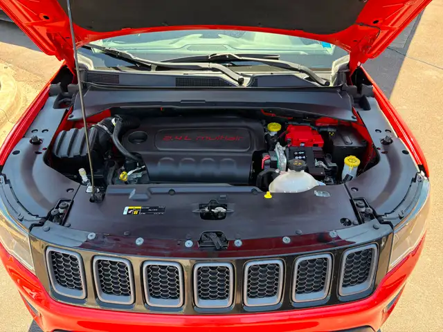 2019 Jeep Compass Trailhawk 4x4! Backup Camera! Htd. Seats! - Photo 9