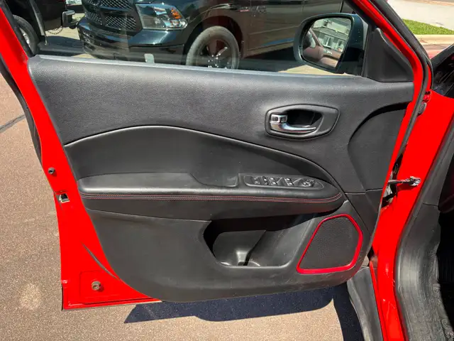 2019 Jeep Compass Trailhawk 4x4! Backup Camera! Htd. Seats! - Photo 10