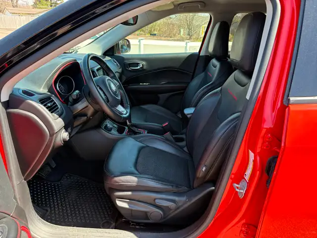2019 Jeep Compass Trailhawk 4x4! Backup Camera! Htd. Seats! - Photo 11