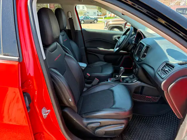 2019 Jeep Compass Trailhawk 4x4! Backup Camera! Htd. Seats! - Photo 17