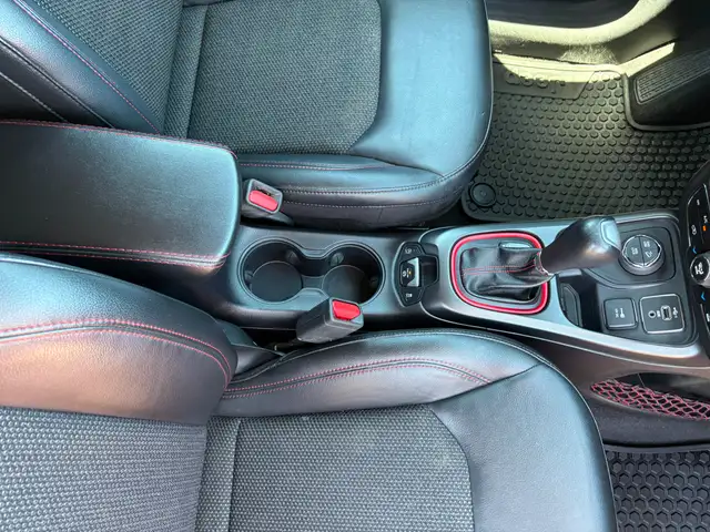 2019 Jeep Compass Trailhawk 4x4! Backup Camera! Htd. Seats! - Photo 18