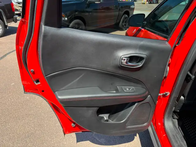 2019 Jeep Compass Trailhawk 4x4! Backup Camera! Htd. Seats! - Photo 20