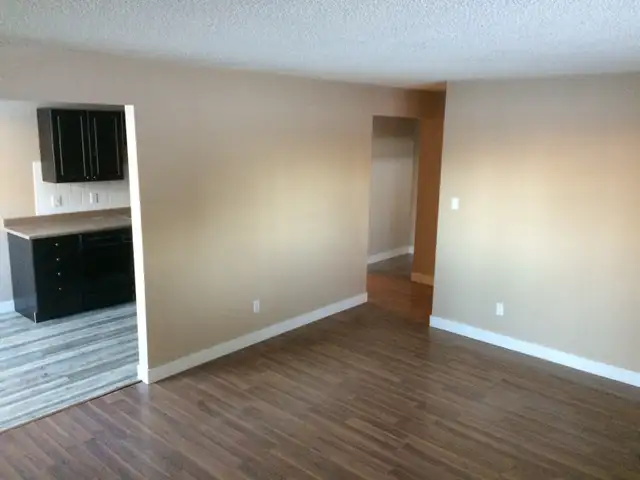 3 Bedrooms quiet well keep building - Photo 8