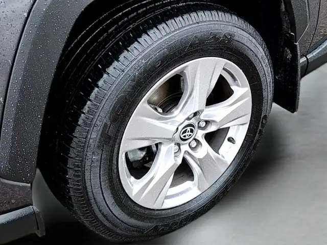 2023 Toyota RAV4 XLE GENUINE | XLE PACKAGE | TOYOTA CERTIFIED... - Photo 6