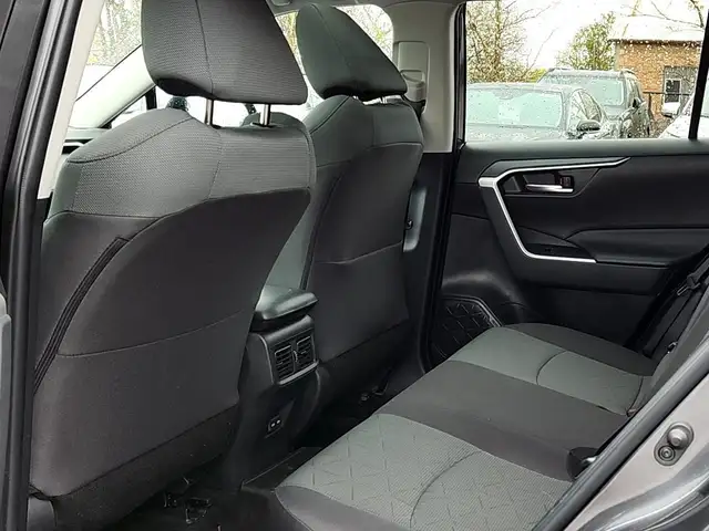 2023 Toyota RAV4 XLE GENUINE | XLE PACKAGE | TOYOTA CERTIFIED... - Photo 11