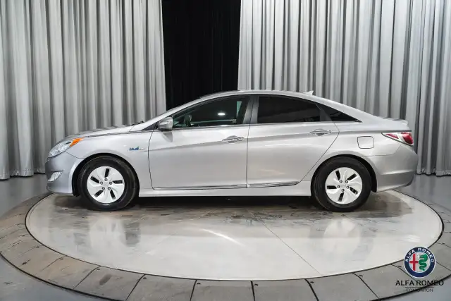 2014 Hyundai Sonata Hybrid - Photo 2