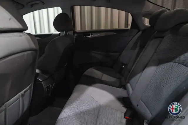2014 Hyundai Sonata Hybrid - Photo 16