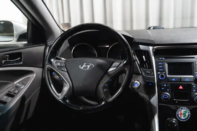 2014 Hyundai Sonata Hybrid - Photo 18
