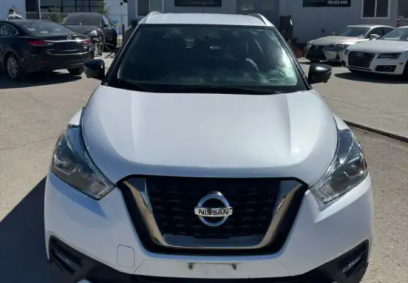 2019 Nissan Kicks SR : No Reported Accidents - Photo 2