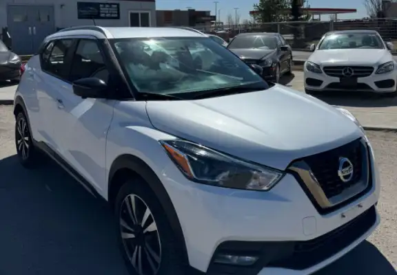 2019 Nissan Kicks SR : No Reported Accidents - Photo 3