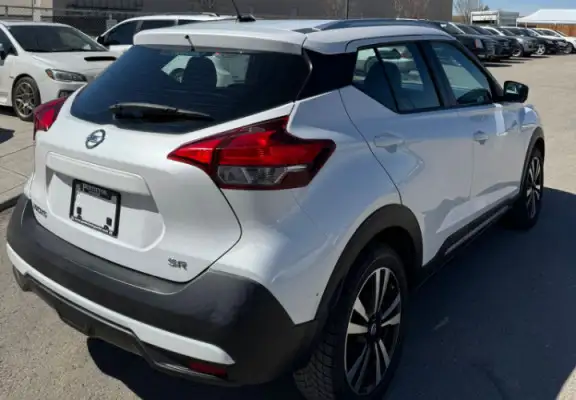 2019 Nissan Kicks SR : No Reported Accidents - Photo 4