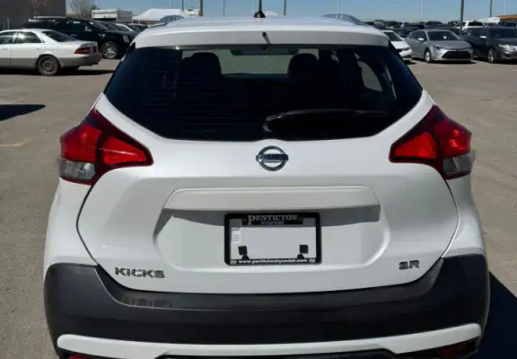 2019 Nissan Kicks SR : No Reported Accidents - Photo 5