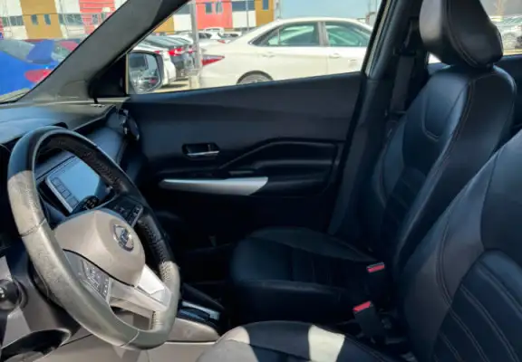 2019 Nissan Kicks SR : No Reported Accidents - Photo 7