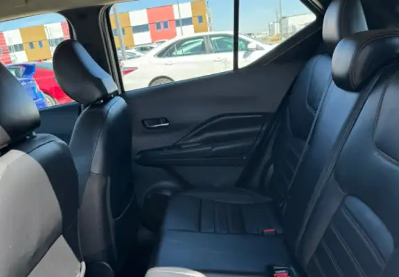 2019 Nissan Kicks SR : No Reported Accidents - Photo 9