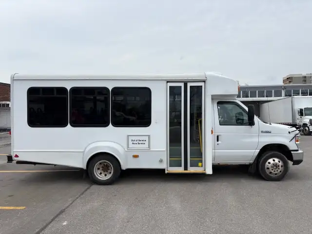 2015 FORD E-350 SD 17-PASSENGER BUS E-350 SD - Photo 3