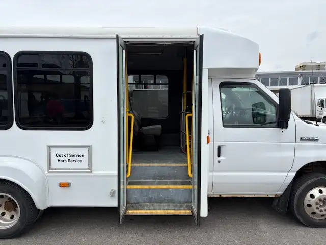 2015 FORD E-350 SD 17-PASSENGER BUS E-350 SD - Photo 6