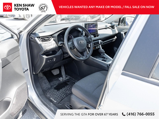 2023 Toyota RAV4 LE ALL NEW TIRES / HEATED SEATS / BACK UP CA... - Photo 8