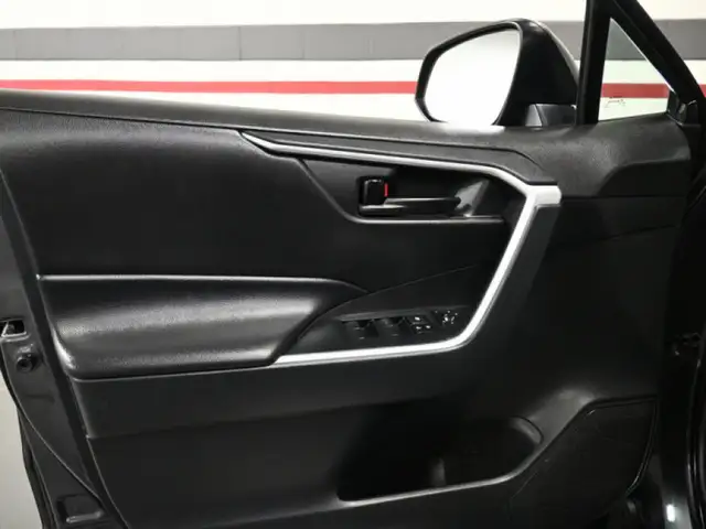 2024 Toyota RAV4 LE No Accident Radar Cruise Lane Assist Blind S - Photo 11