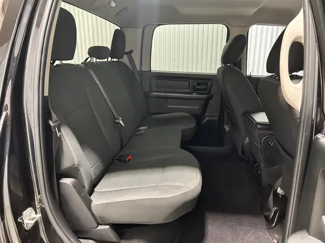 RAM 1500 Classic Express cabine d'équipe 4x4 caisse de 5 pi 7 po - Photo 17