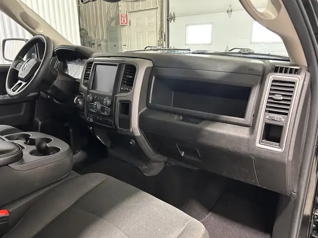 RAM 1500 Classic Express cabine d'équipe 4x4 caisse de 5 pi 7 po - Photo 19