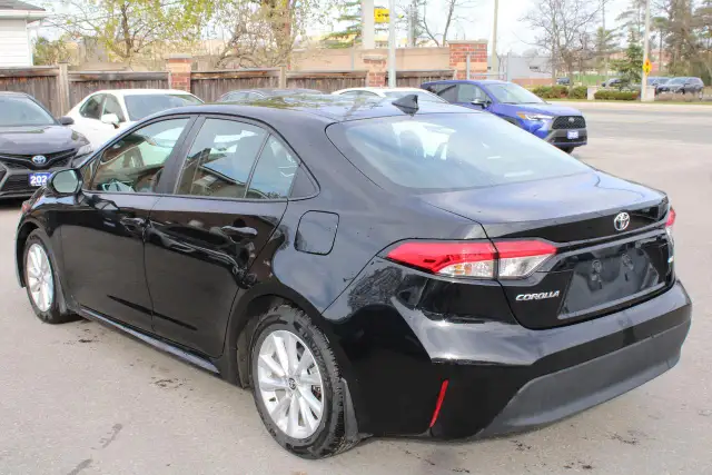 2025 Toyota Corolla LE - Photo 3