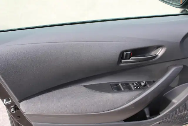 2025 Toyota Corolla LE - Photo 13