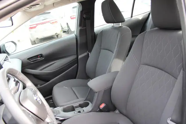 2025 Toyota Corolla LE - Photo 16