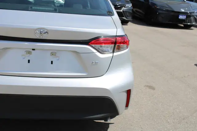 2025 Toyota Corolla LE With Sunroof - Photo 3