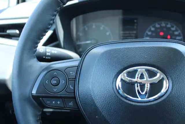 2025 Toyota Corolla LE With Sunroof - Photo 8