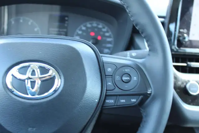 2025 Toyota Corolla LE With Sunroof - Photo 10