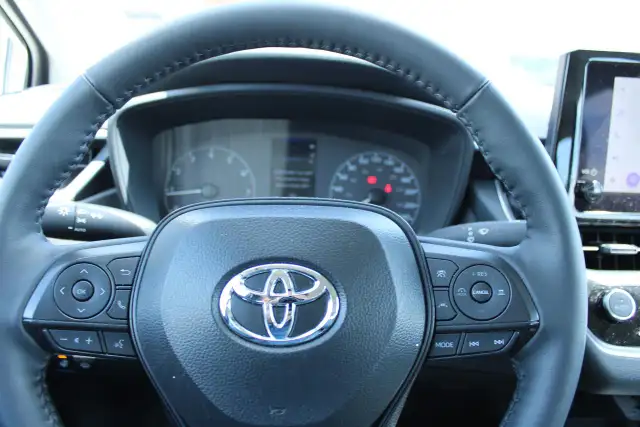 2025 Toyota Corolla LE With Sunroof - Photo 11