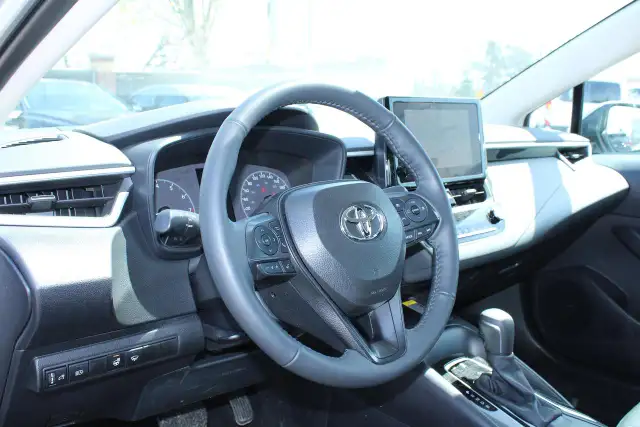 2025 Toyota Corolla LE With Sunroof - Photo 17