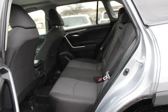 2024 Toyota RAV4 XLE AWD - Photo 5