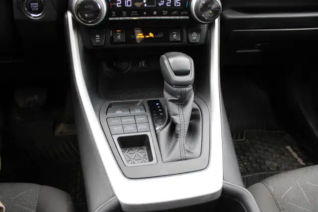 2024 Toyota RAV4 XLE AWD - Photo 8