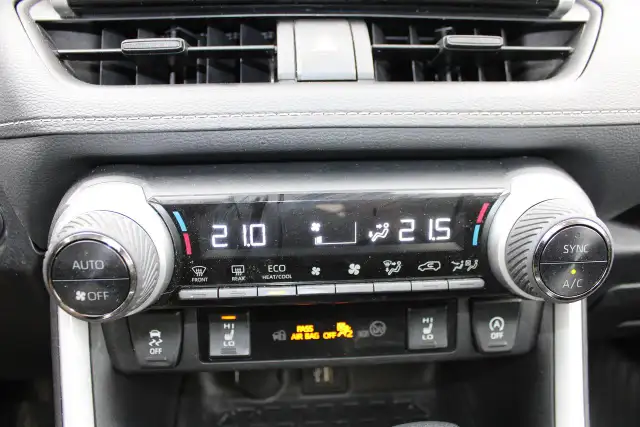 2024 Toyota RAV4 XLE AWD - Photo 16