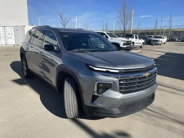2026 Chevrolet Traverse LT 2.5L | Heated Seats & Steering Wheel - Photo 2