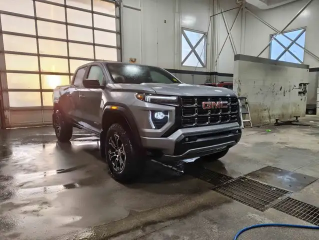 2024 GMC Canyon AT4 Premium 2.7T | Technology Plus/Safety - Photo 3