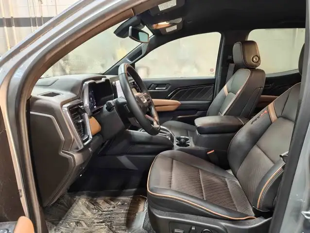 2024 GMC Canyon AT4 Premium 2.7T | Technology Plus/Safety - Photo 8