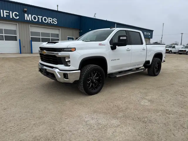 2024 Chevrolet Silverado 2500HD - Photo 2