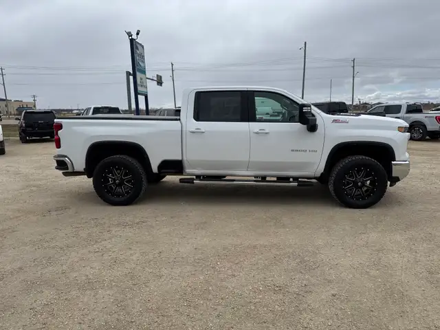 2024 Chevrolet Silverado 2500HD - Photo 3
