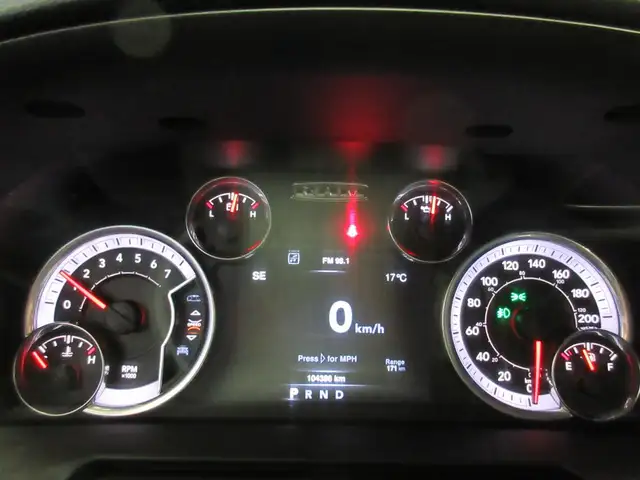 RAM 1500 CLASSIC 2022 EXPRESS NIGHT EDITION CREW-CAB V-6 3.6 LIT - Photo 9