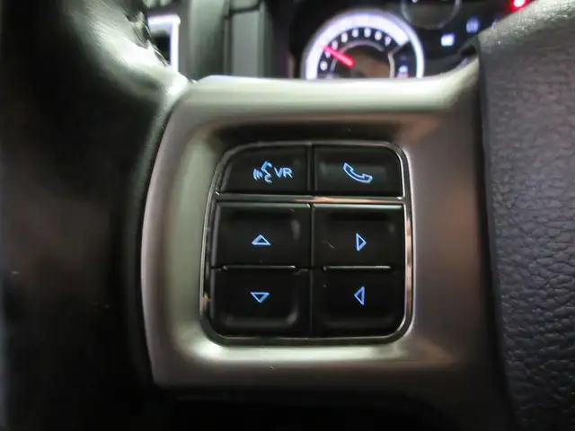 RAM 1500 CLASSIC 2022 EXPRESS NIGHT EDITION CREW-CAB V-6 3.6 LIT - Photo 11