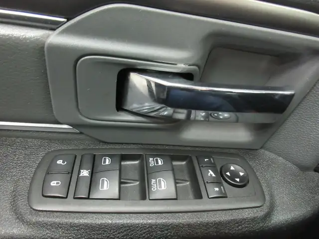 RAM 1500 CLASSIC 2022 EXPRESS NIGHT EDITION CREW-CAB V-6 3.6 LIT - Photo 13