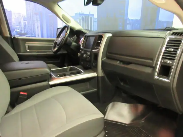 RAM 1500 CLASSIC 2022 EXPRESS NIGHT EDITION CREW-CAB V-6 3.6 LIT - Photo 25