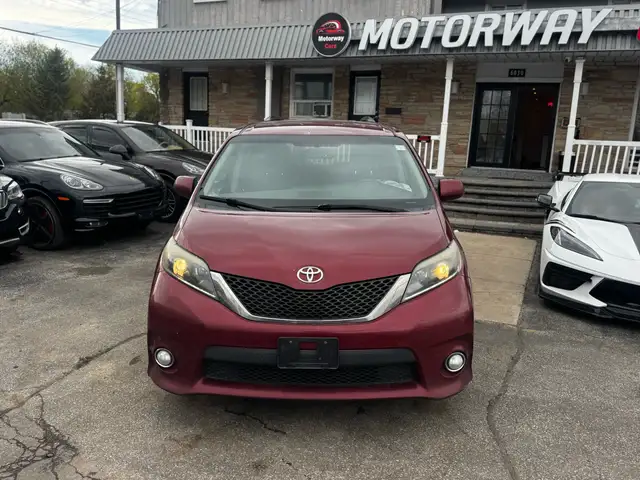 2015 Toyota Sienna 5dr SE 8-Pass FWD - Photo 2